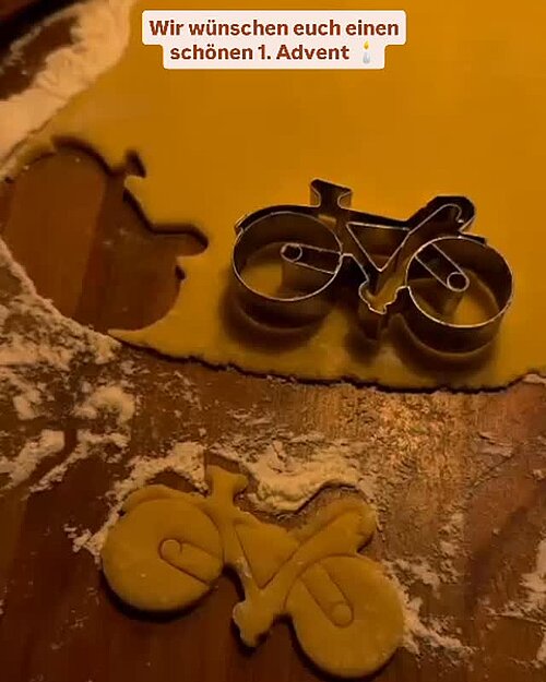 Euch allen einen schönen 1. Advent
#velo_der_fahrradladen #brandenburg #brandenburganderhavel #kaufinbranne 
#plätzchen